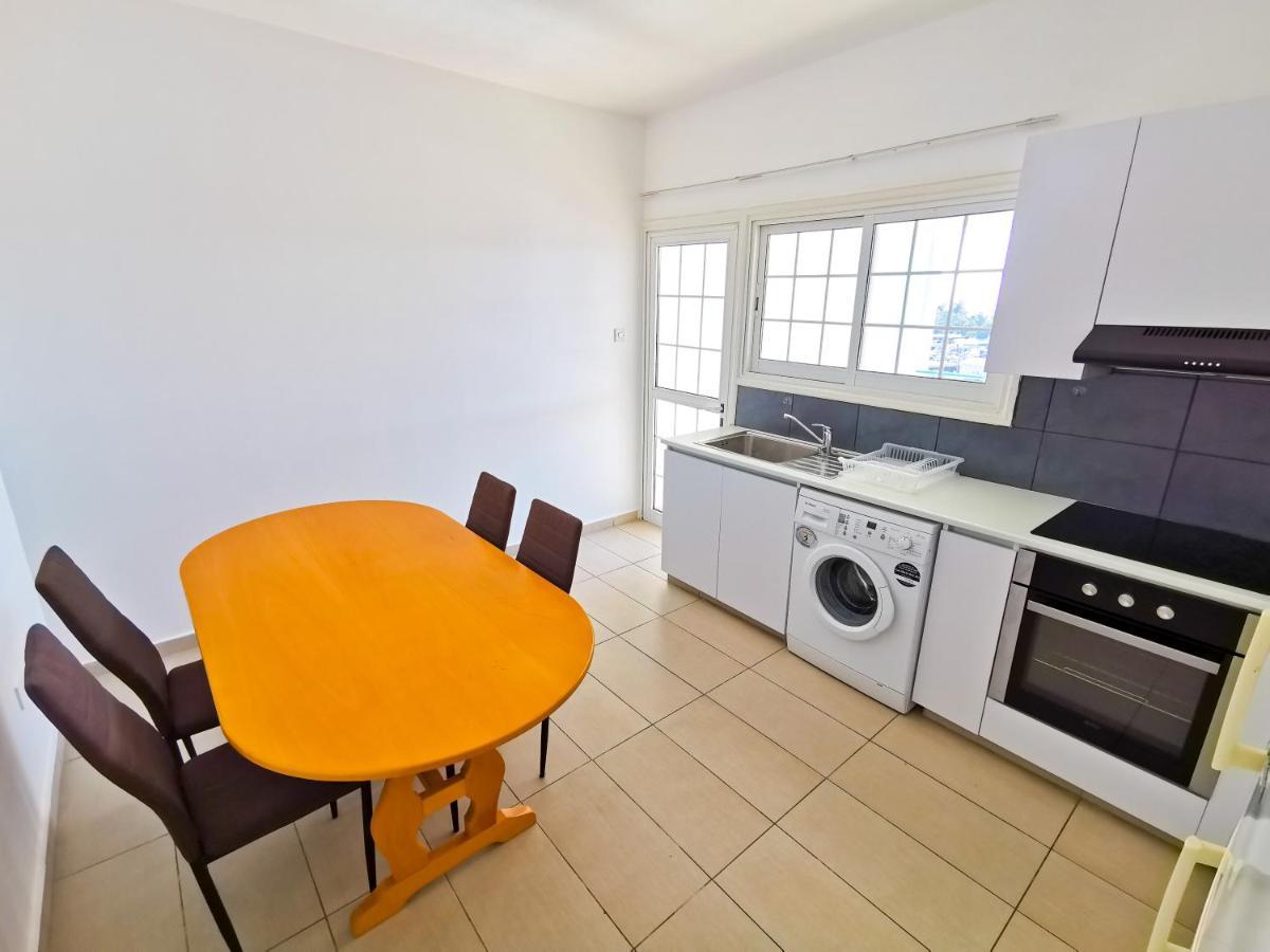 Off Course Seaview Apartment Larnaca Zewnętrze zdjęcie